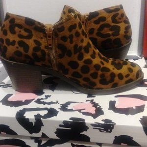 Mata Shoes VALENTINA-3  Leopard Print bootie NEW size 6